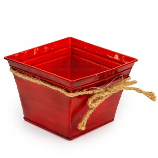 Vas pătrat din tablă roșu aprins cu fundă iută